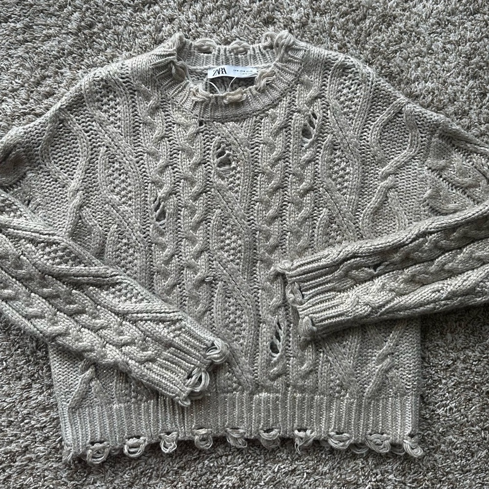 Zara Women's Gray Cable Knit Sweater